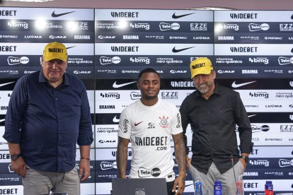 Diego Palacios habló del problema mientras era presentado en Corinthians.