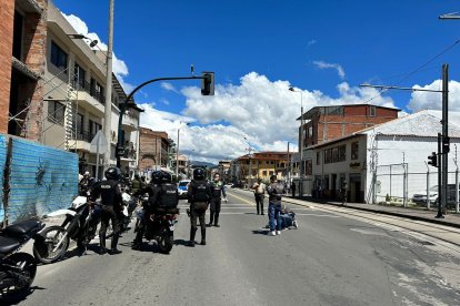 Policías estaban operativos en las calles de Cuenca.