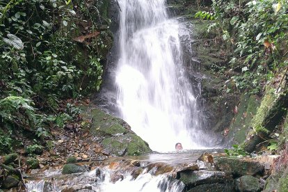 Tienen un circuito de cascadas, uno de ellos denominado el Duende Vago, que colinda con un complejo turístico que es administrado por la comunidad.
