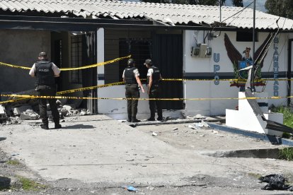 Los retenes de Policía se convirtieron en blanco de los ataques con explosivos.