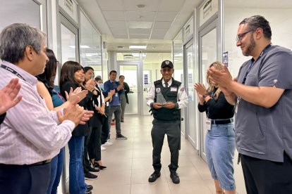 Deyvi, el guardia condecorado también por hospital del IESS.