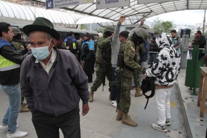 Las Fuerzas Armadas, en conjunto con la Policía Nacional, realizan operativos frecuentes en zonas de la capital consideradas críticas.