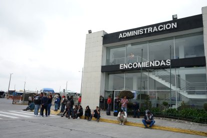 Ciudadanos estaban angustiados. Finalmente se supo que el supuesto artefacto explosivo era solo una funda con ropa.