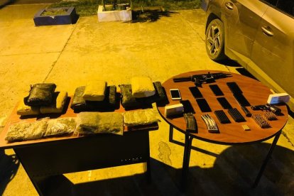 Las evidencias halladas en poder de los sospechosos.