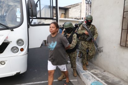 Mishell Banchón fue puesta ordenes de las autoridades y procesada por porte de armas de fuego.
