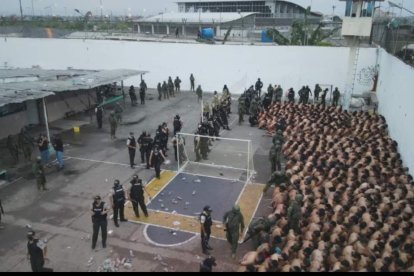 Cerca de 1500 reos fueron neutralizados en la intervención militar y policial que duró más de tres horas.