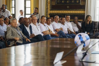 Ex jugadores, ahora entrenadores estuvieron en la presentación del proyecto.