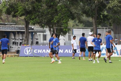 Marcelo Meli y Rodrigo Rivero en el entrenamiento de Emelec.
