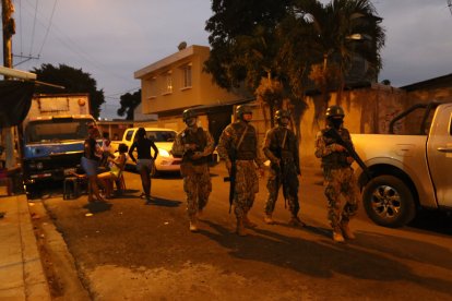 Los militares recorrieron un barrio de La Fragata en busca de criminales.