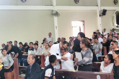 Escenas conmovedoras en el acto de despedida del investigador asesinado a balazos.