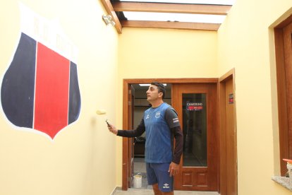 Oler a cemento y pintura es lo que respira por ahora Mandra, luego vendrán los entrenamientos.