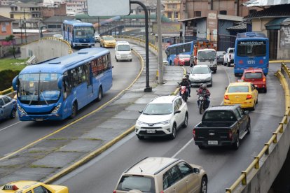 El contraflujo vehicular es una medida que toma la Agencia Metropolitana de Tránsito.