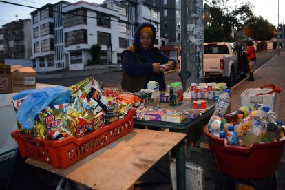 María Chasi estuvo contenta  porque pudo volver a instalar su negocio.