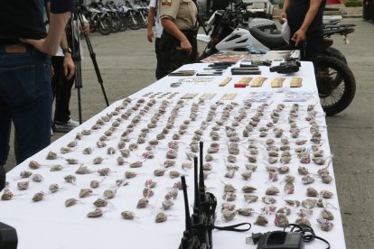 Las evidencias halladas durante la incursión policial.