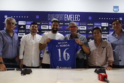Cristhian Noboa cuando era presentado por la directiva de Emelec.