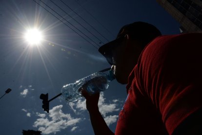 Durante los días de calor es esencial mantenerse hidratado.