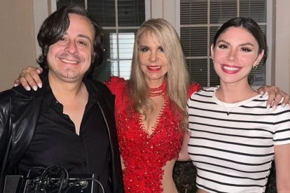 Silvana con sus hijos Ámar Pacheco y Danny Solms.