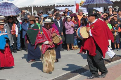 El desfile intercultural, conciertos y la presentación de personajes atraían en Chimborazo.