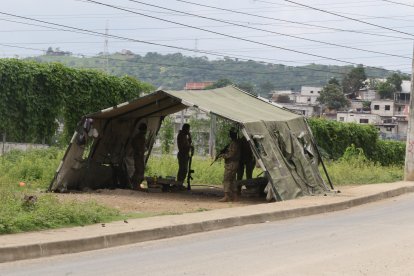 Militares también rodean el perímetro  de la cooperativa La Germanía.