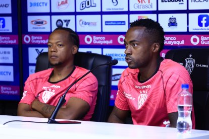 Romario (i) y Renato Ibarra (d) disfrutan de la experiencia de compartir entrenamientos, concentraciones y partidos como parte de Independiente del Valle.