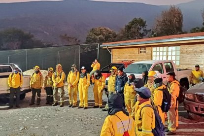 Los bomberos de diferentes ciudades acudieron al sitio de la tragedia.