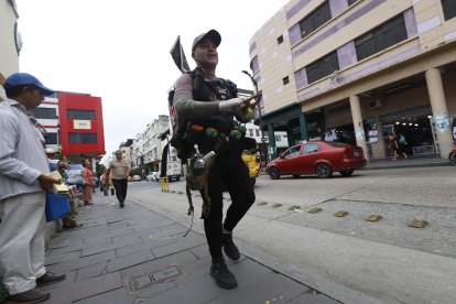 El barista venezolano solo recorr el centro de  Guayaquil por las tardes, de martes a sábados.