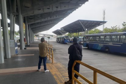 Al mediodía de ayer, así lucía la terminal 25 de Julio: sin pasajeros y sin buses.