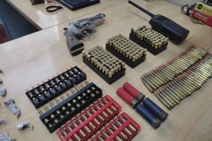 La mayoría de municiones son de armas largas.