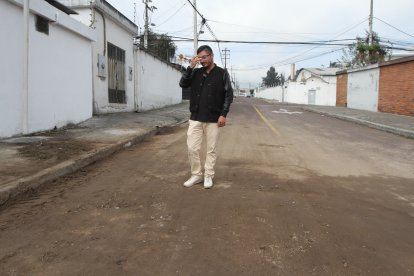 El hueco donde cayó Álvaro fue rellenado con tierra.