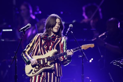Rebecca Lovell cantó en los premios Grammy.