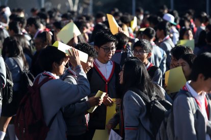 Las autoridades monitorean el desarrollo de las actividades educativas.