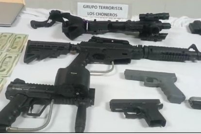Las armas hallada en poder de los detenidos.