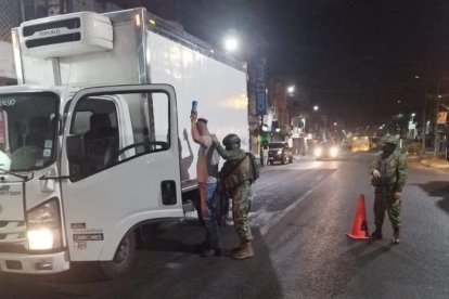 Los militares realizan operativos en distintas áreas.