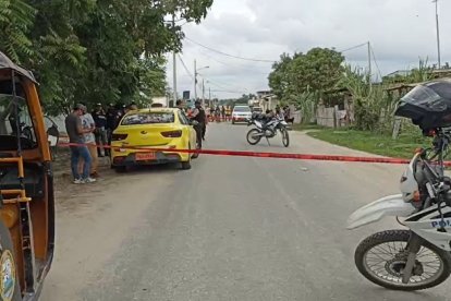 El vehículo quedó parqueado en una donde donde hay una cancha y se construyen las dependencia para revisión vehicular.