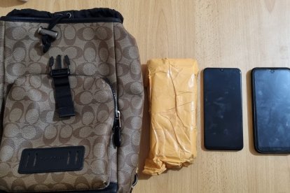 Las evidencias encontradas en poder de los detenidos.