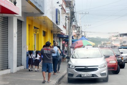 Un supermercado ha sufrido al menos diez robos en los últimos doce meses, dicen los moradores.