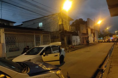 La víctima quedó en el carro.