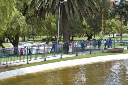 Las lagunas de la capital fueron cercadas para evitar accidentes.
