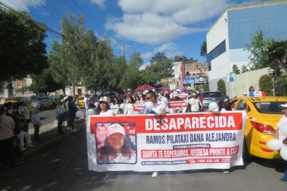 En Riobamba realizaron un plantón para exigir justicia por el caso de la niña desaparecida.