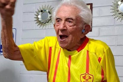 Leopoldo Iturralde lucía feliz la camiseta de su querido Aucas al que pudo ver campeón en 2022.