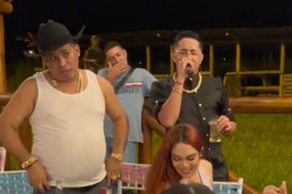 Captura del video en el que le cantaba a JR.