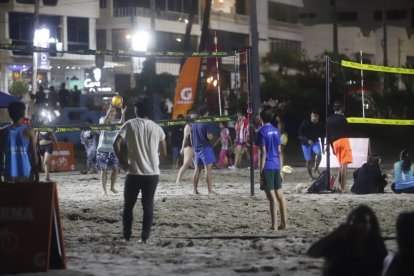 Turistas aprovechan cada hora para divertirse.