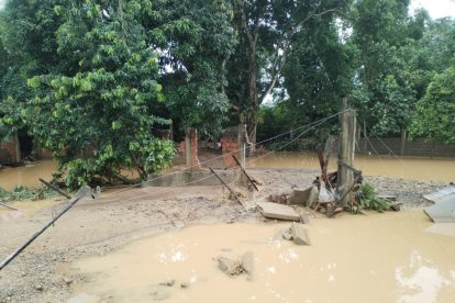 El aumento del nivel de los ríos también afectó en localidades del Guayas.