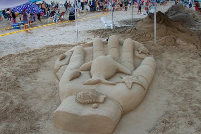Las esculturas de arena que se efectuaron en Salinas llamaron la atención.