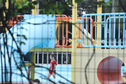 Padres de familia llevaron a sus niños a los parques acuáticos.