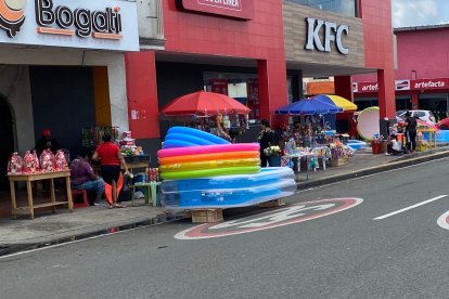 En la 17 y Portete se observan a ambos sectores de mercado en un mismo espacio.