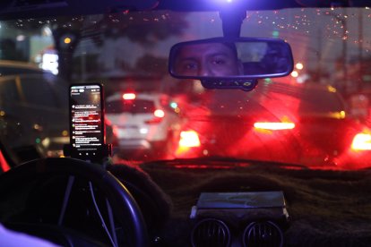 Alfonsokio, enfocado en el volante.