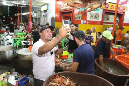 Alfonsokio transmitía como se despachaba el cangrejo.