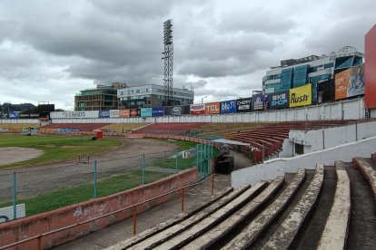 El estadio está en manos de la Fede Azuay desde 1991 cuando se firmó el primer contrato de comodato.