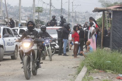 Policías y militares se desplegaron en el sector.